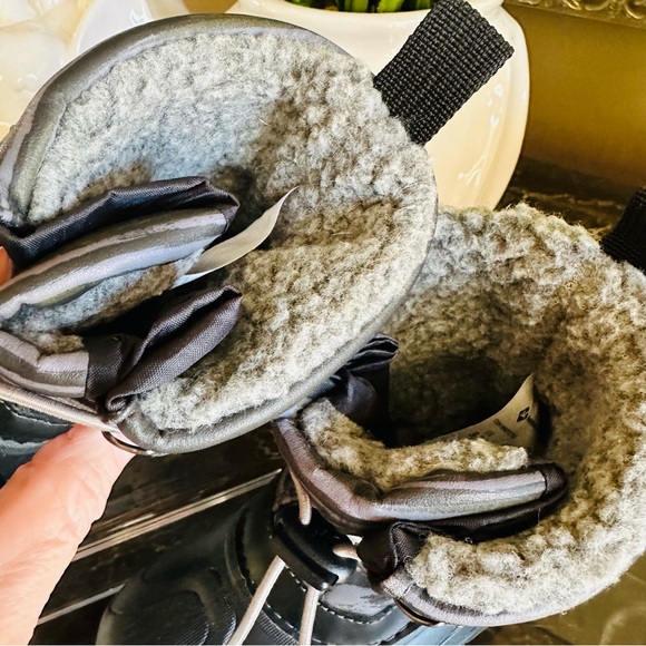 ๐ฉท MEMBERS MARK GIRLS 9/10 EASY CINCH SNOW WINTER SHERPA STYLE BOOTS EXCELLENT - Picture 2 of 10